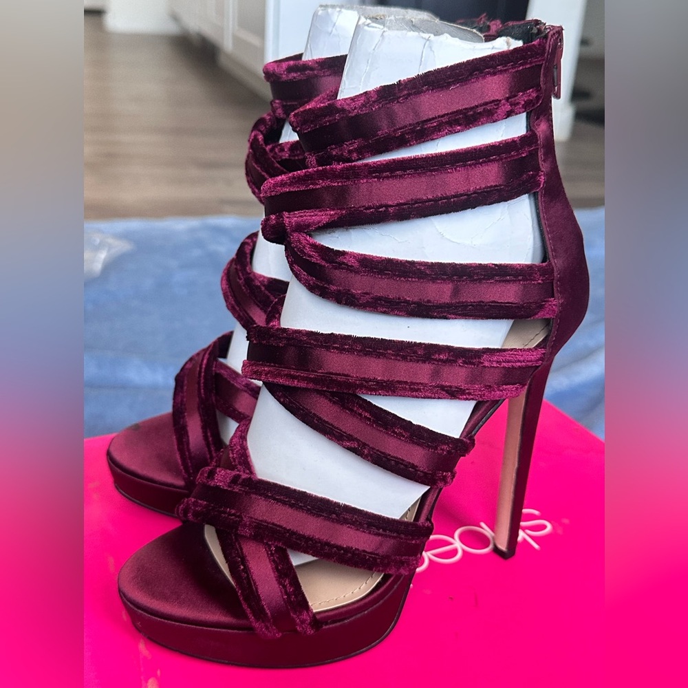 Shoe Dazzle Burgundy Heels in the name “Paislee”